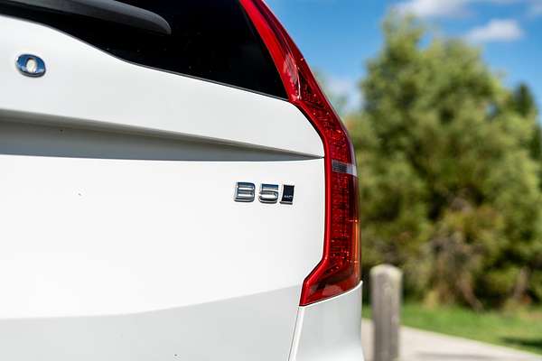 2022 Volvo XC90 B5 Momentum