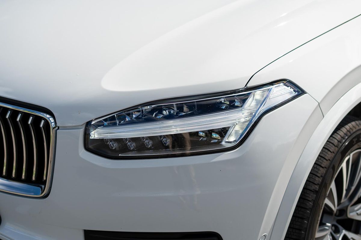 2022 Volvo XC90 B5 Momentum