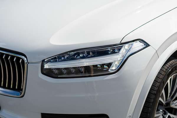 2022 Volvo XC90 B5 Momentum