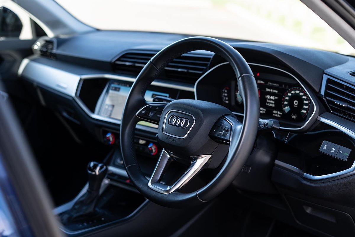 2024 Audi Q3 35 TFSI Dynamic Black F3