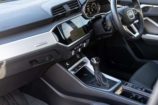 2024 Audi Q3 35 TFSI Dynamic Black F3