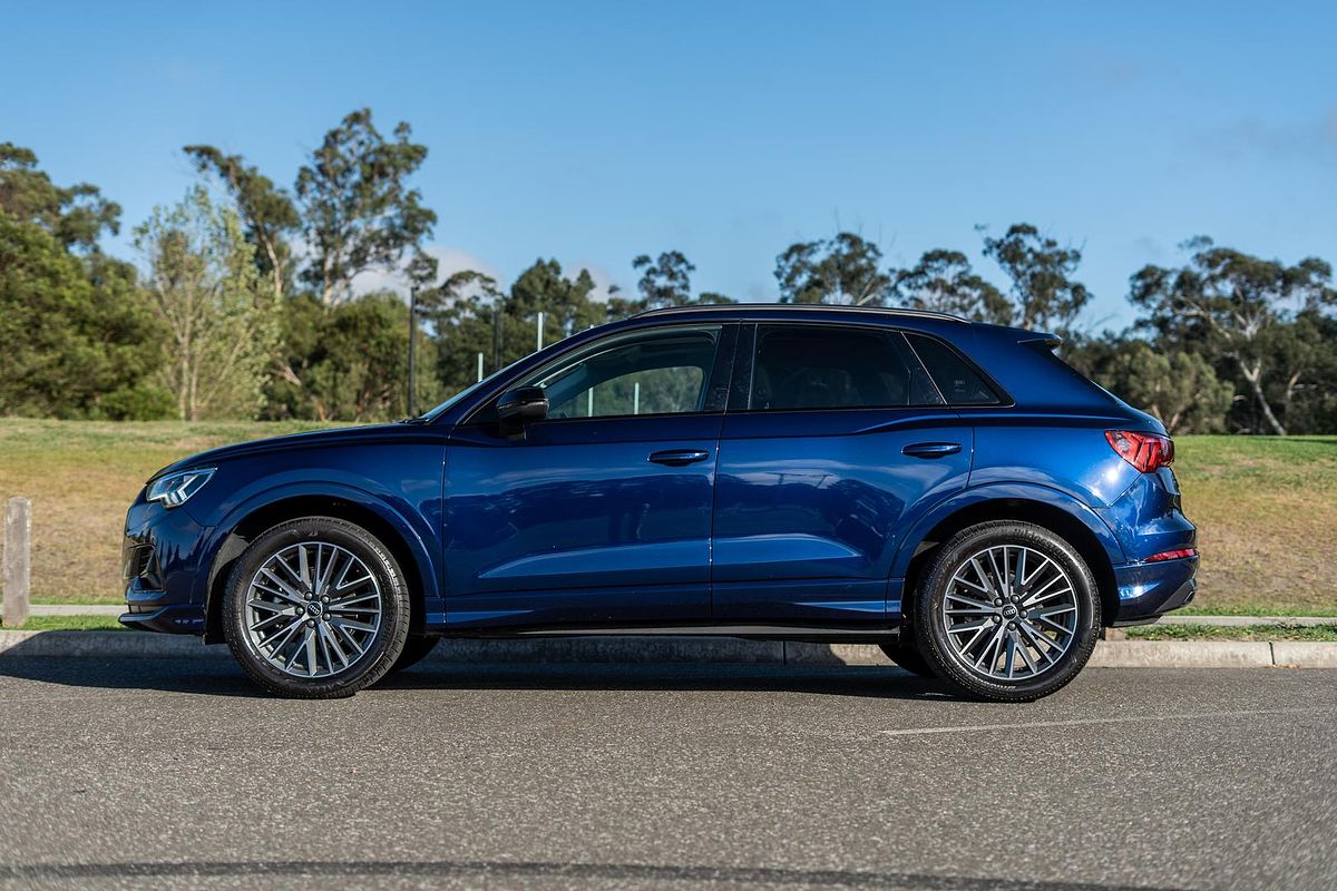 2024 Audi Q3 35 TFSI Dynamic Black F3