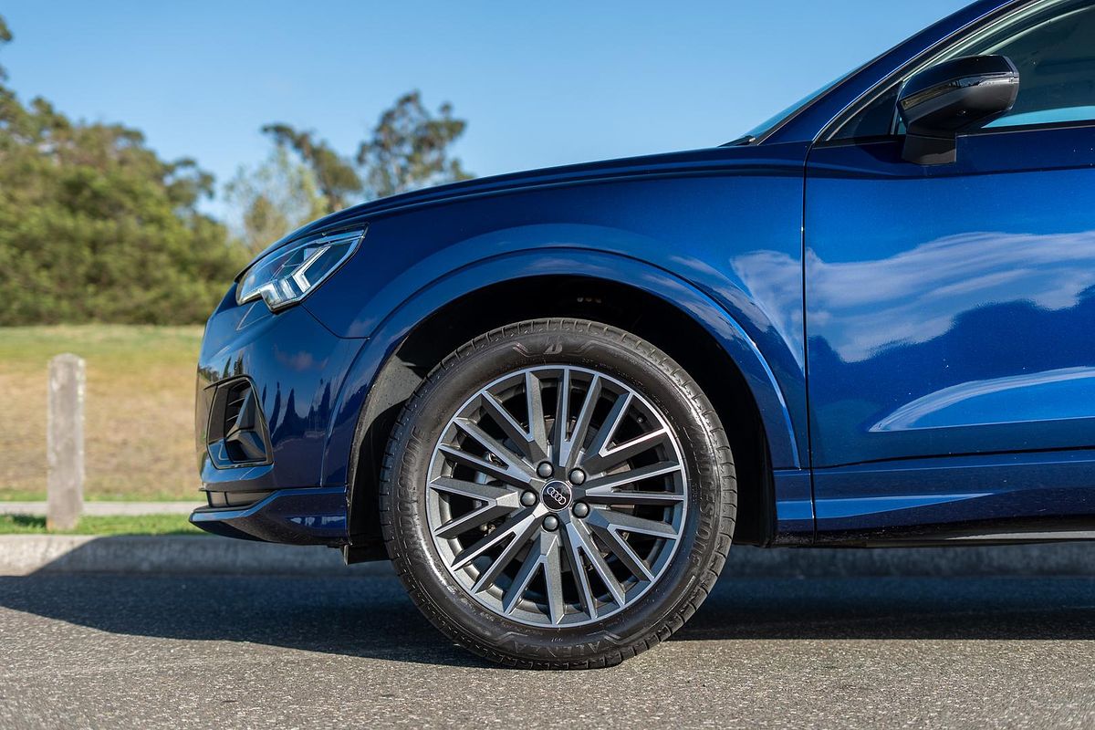 2024 Audi Q3 35 TFSI Dynamic Black F3