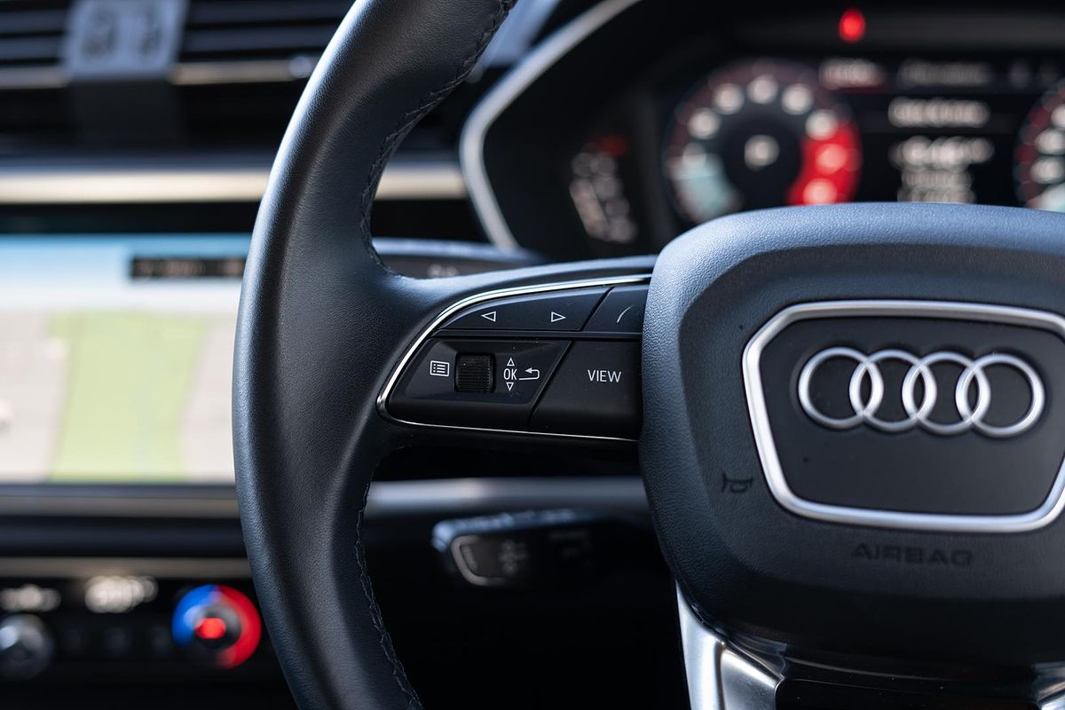 2024 Audi Q3 35 TFSI Dynamic Black F3