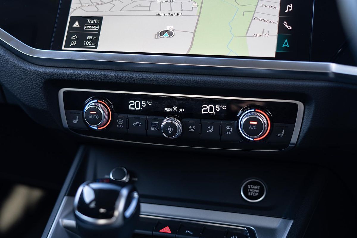 2024 Audi Q3 35 TFSI Dynamic Black F3