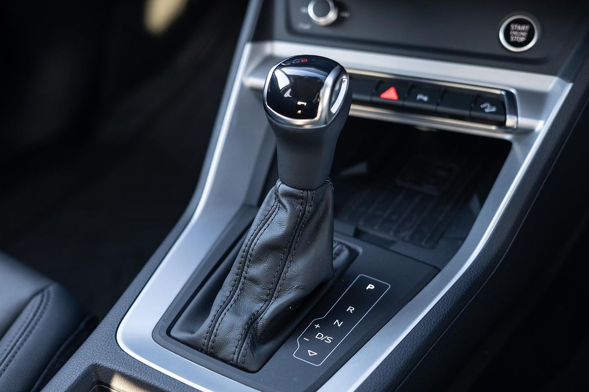 2024 Audi Q3 35 TFSI Dynamic Black F3