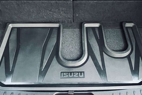 2023 Isuzu MU-X LS-U