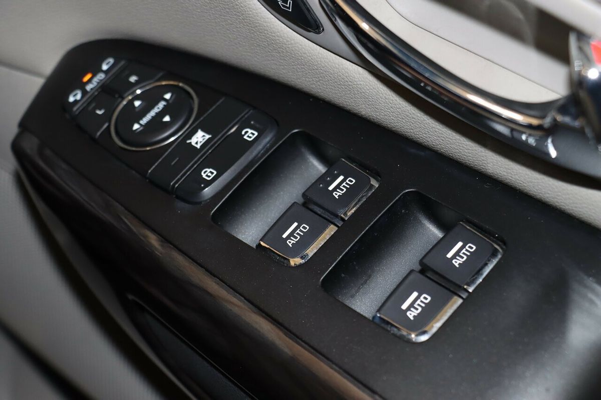 2016 Kia Carnival Platinum YP
