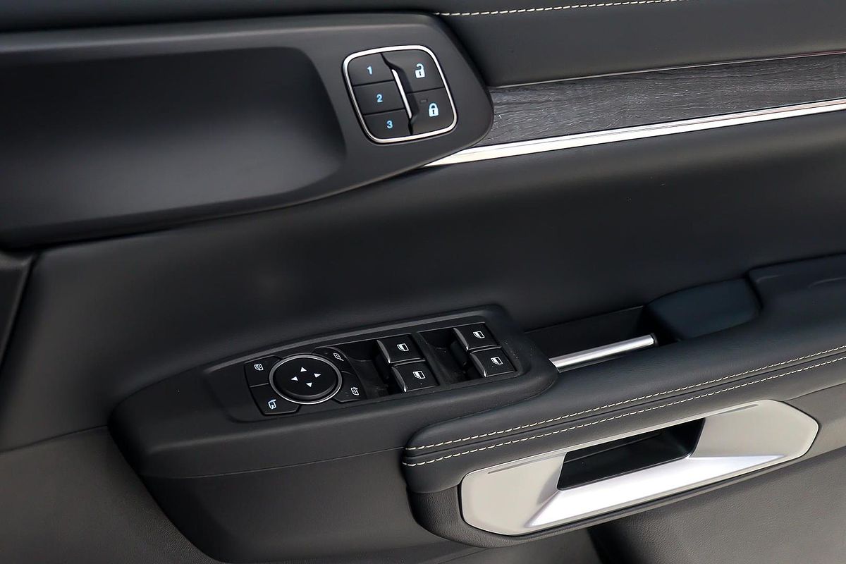 2022 Ford Everest Platinum