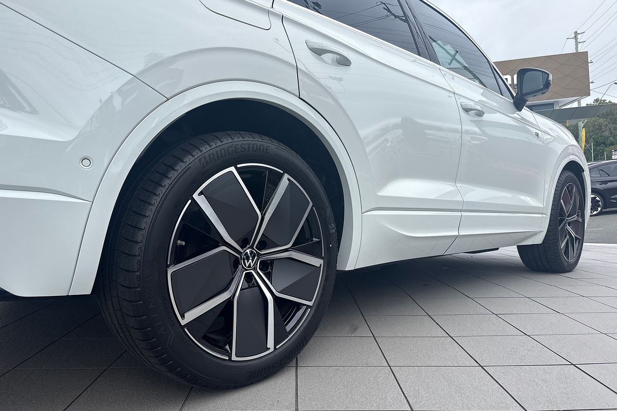 2024 Volkswagen Touareg 210TDI R-Line RC