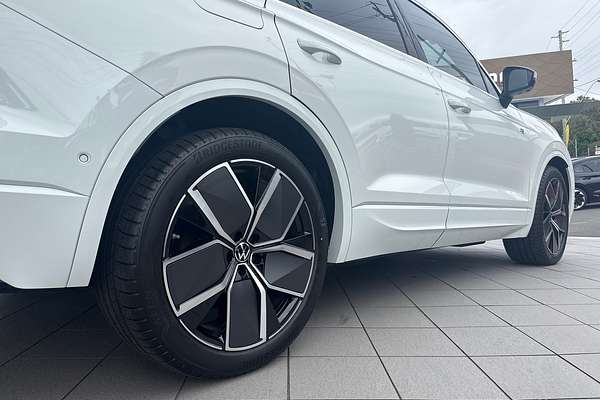 2024 Volkswagen Touareg 210TDI R-Line RC