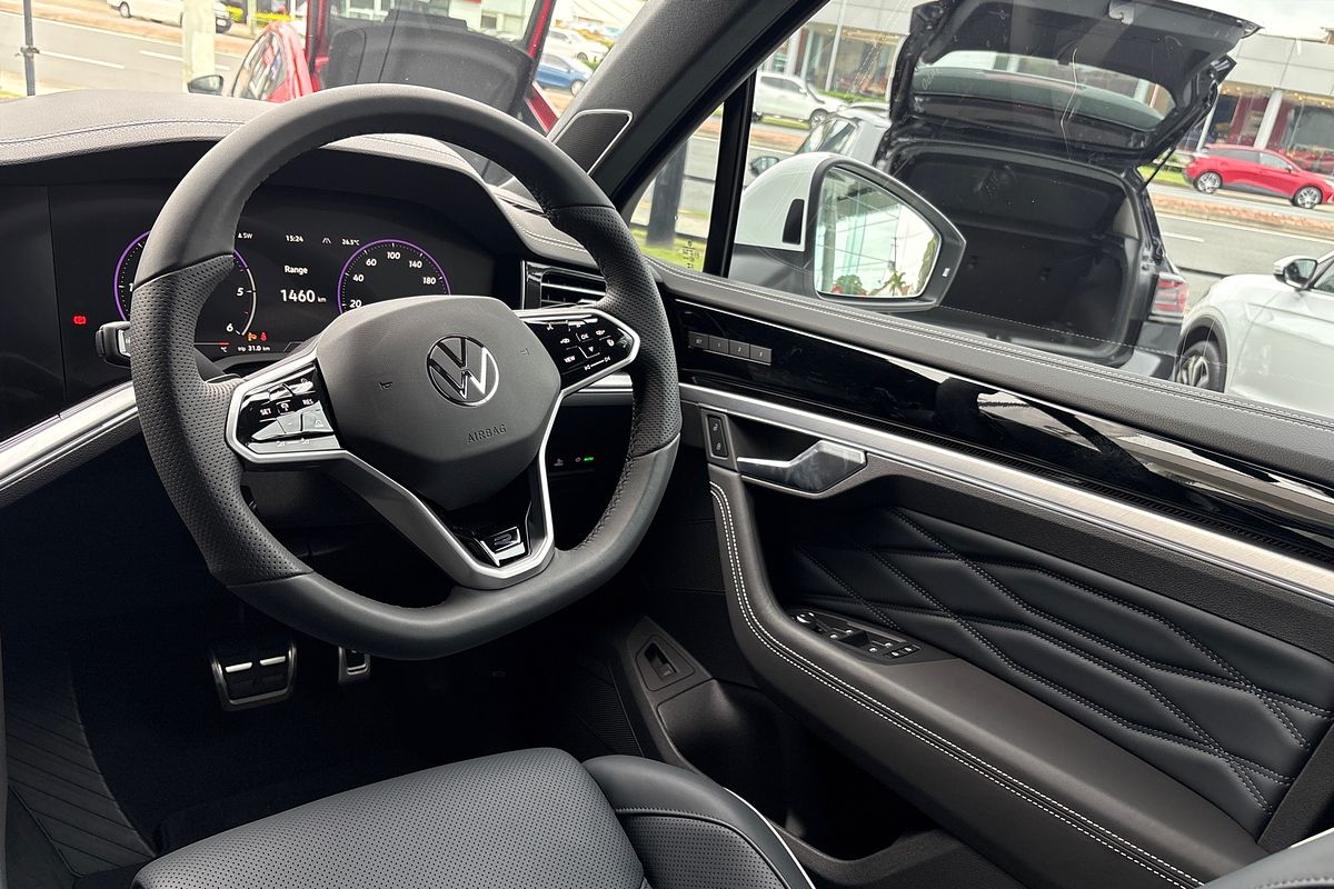 2024 Volkswagen Touareg 210TDI R-Line RC