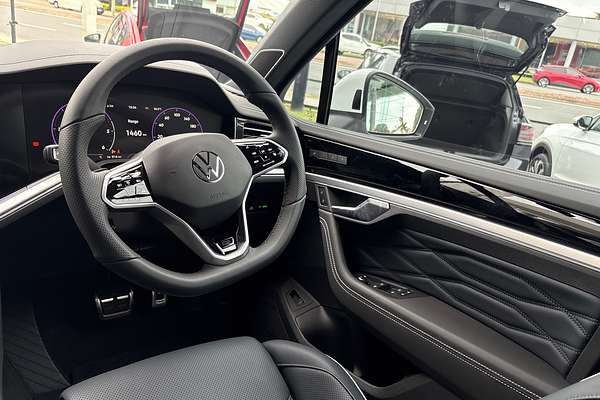 2024 Volkswagen Touareg 210TDI R-Line RC