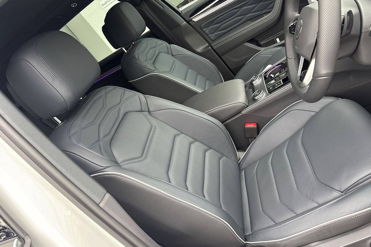 2024 Volkswagen Touareg 210TDI R-Line RC