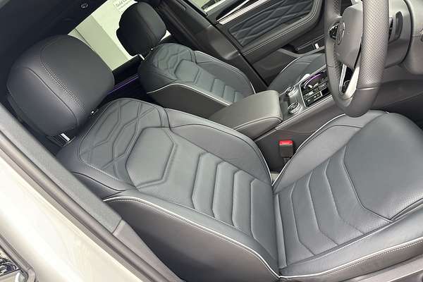 2024 Volkswagen Touareg 210TDI R-Line RC