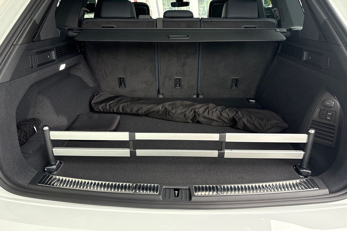 2024 Volkswagen Touareg 210TDI R-Line RC