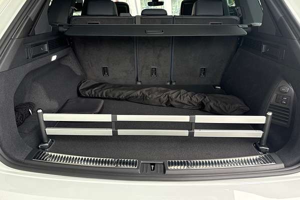 2024 Volkswagen Touareg 210TDI R-Line RC