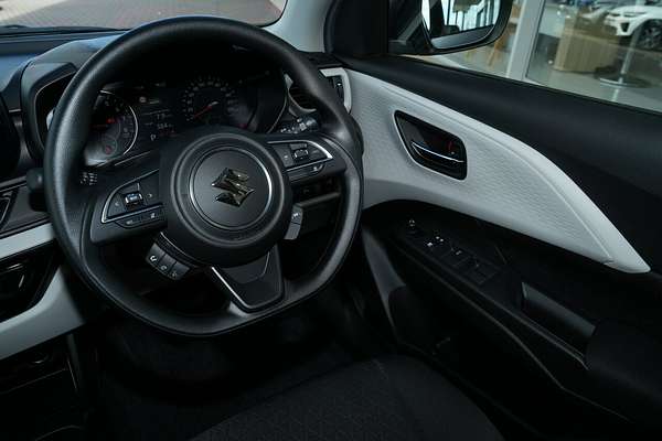 2025 Suzuki Swift Hybrid UZ
