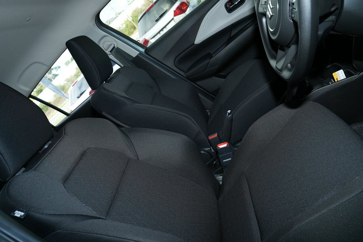 2025 Suzuki Swift Hybrid UZ