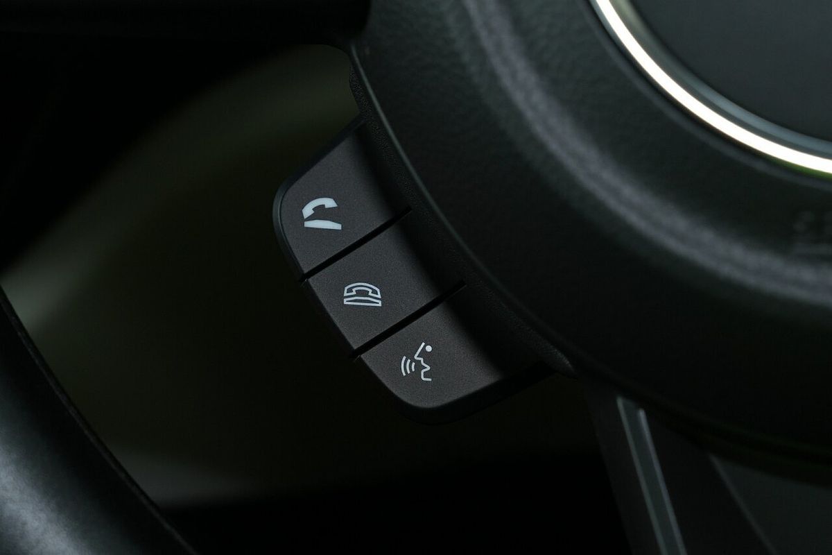 2025 Suzuki Swift Hybrid UZ