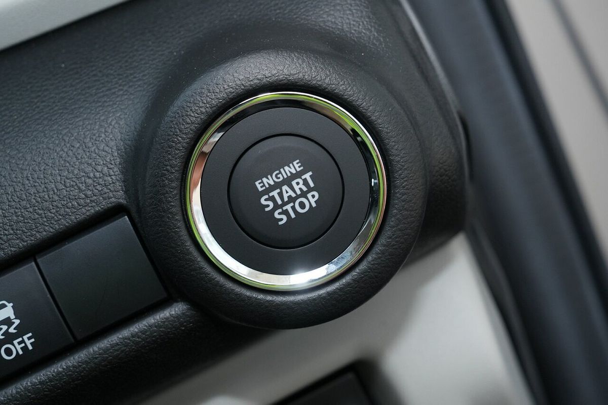 2025 Suzuki Swift Hybrid UZ