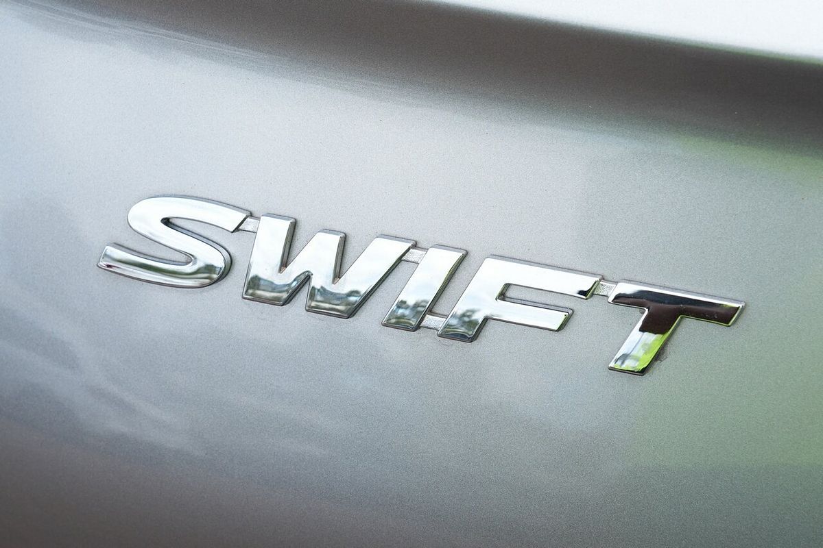 2025 Suzuki Swift Hybrid UZ