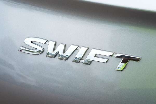 2025 Suzuki Swift Hybrid UZ