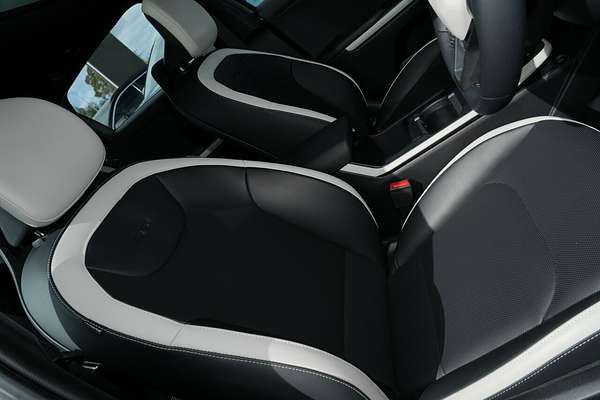 2025 Kia K4 GT-Line CL4m