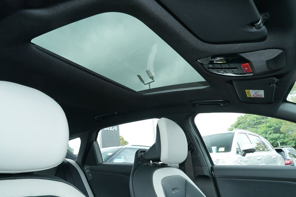 2025 Kia K4 GT-Line CL4m