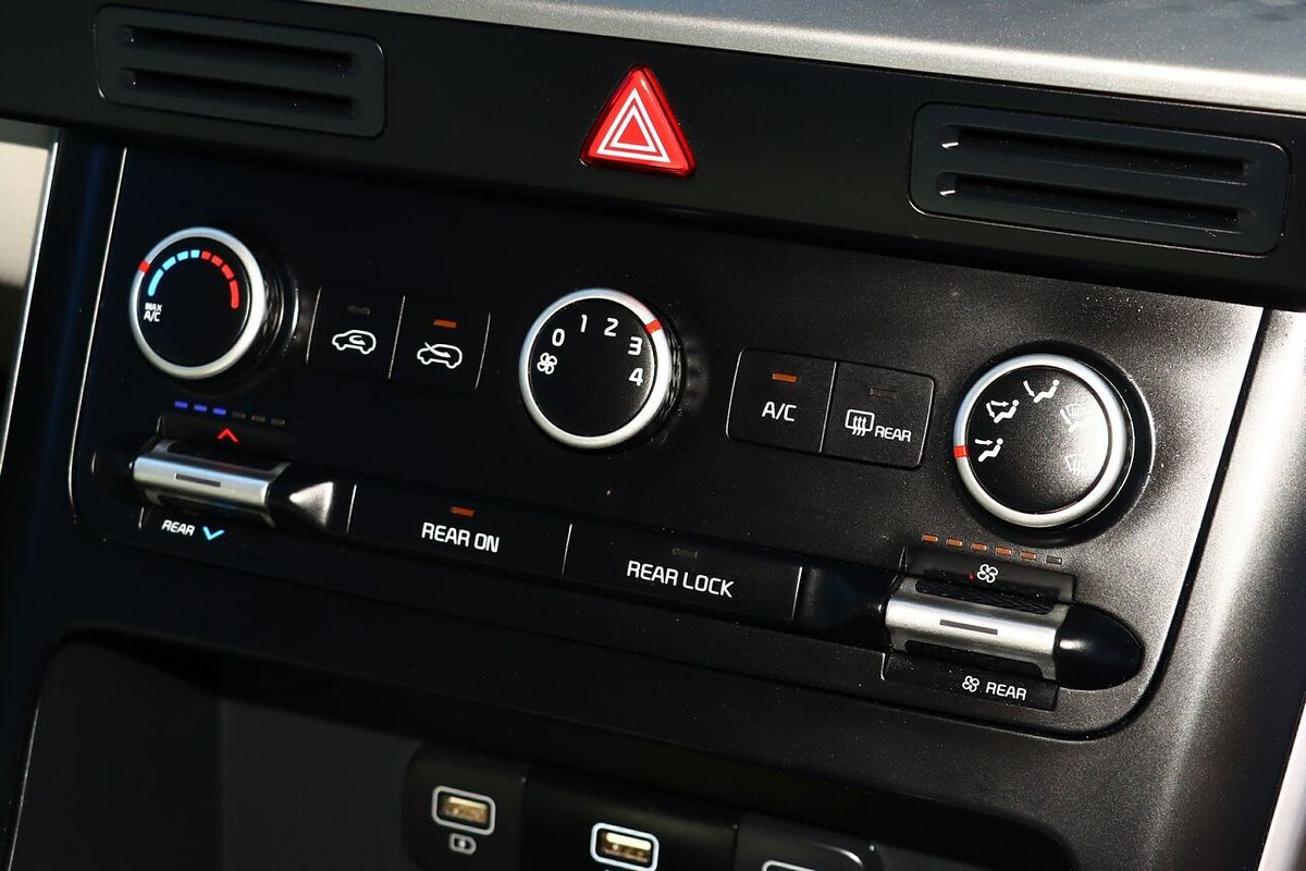2023 Kia Carnival S KA4