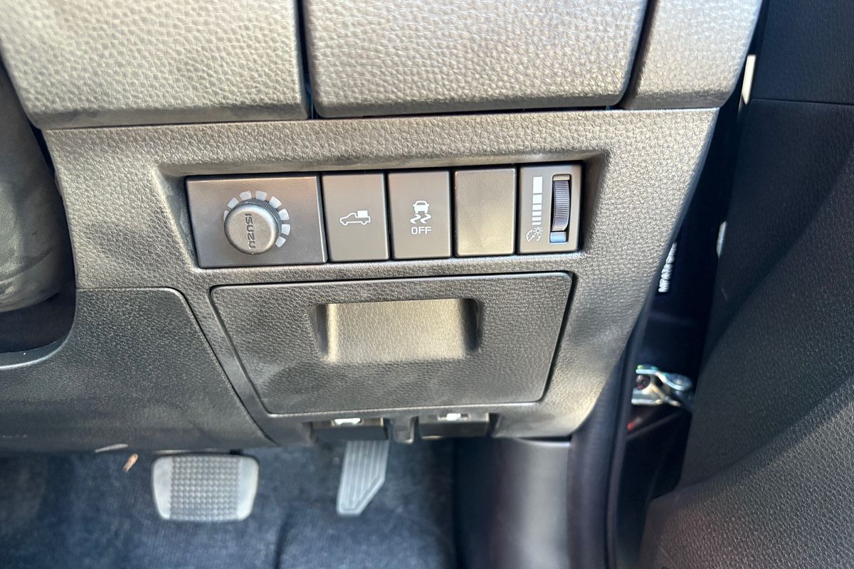 2024 Isuzu D-MAX X-TERRAIN 4X4