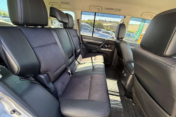 2017 Mitsubishi Pajero GLS NX