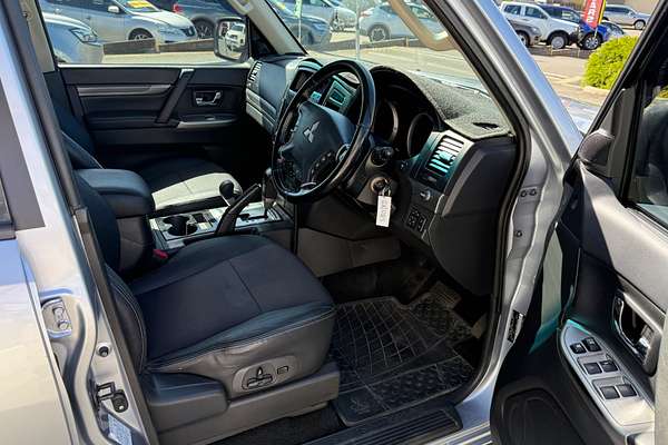 2017 Mitsubishi Pajero GLS NX