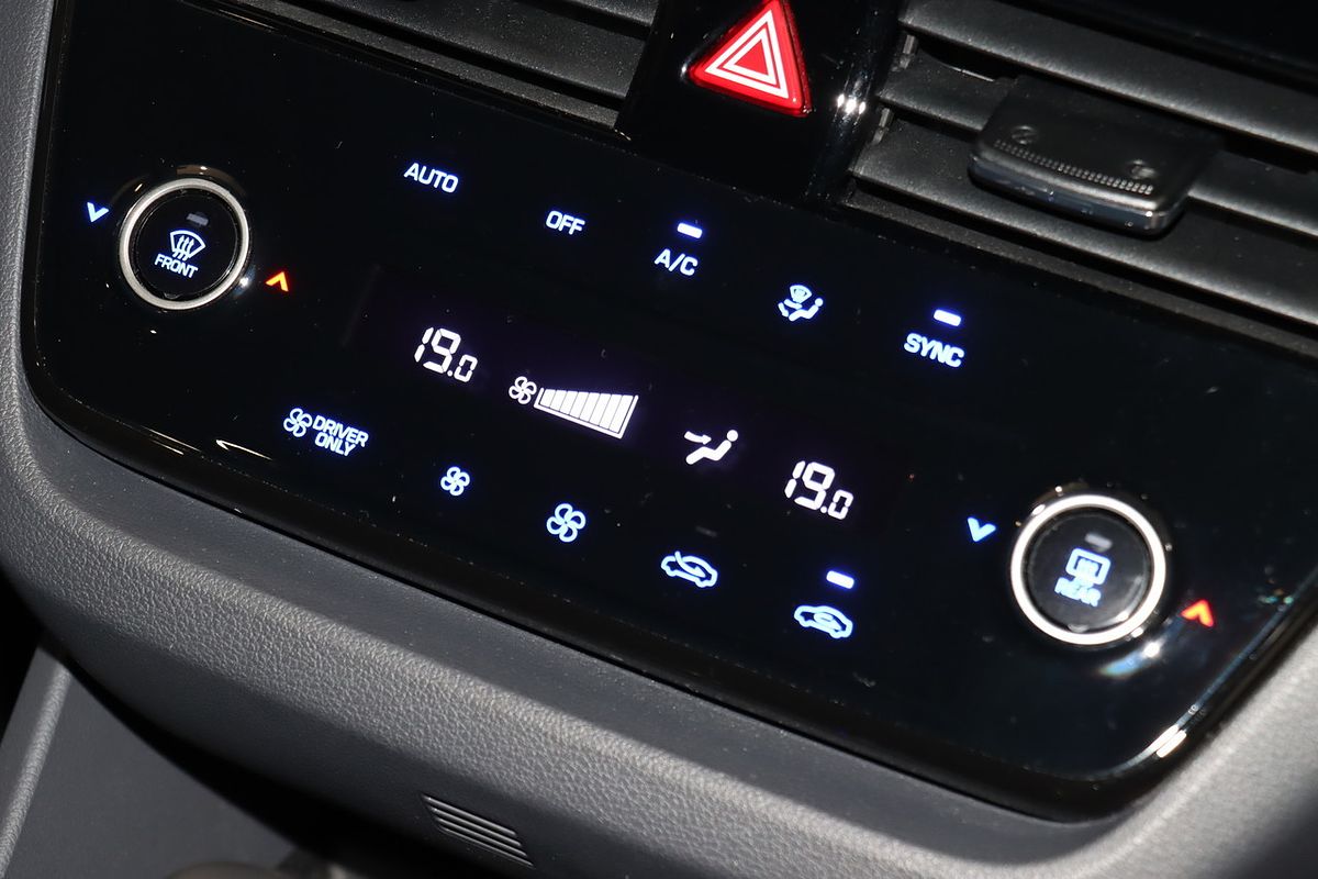 2020 Hyundai IONIQ Plug-in Elite AE.3