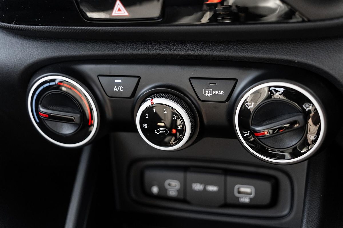 2025 Hyundai Venue Active QX.V5