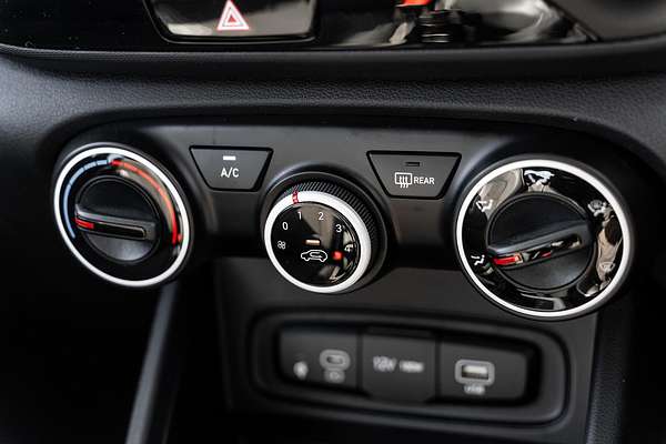 2025 Hyundai Venue Active QX.V5