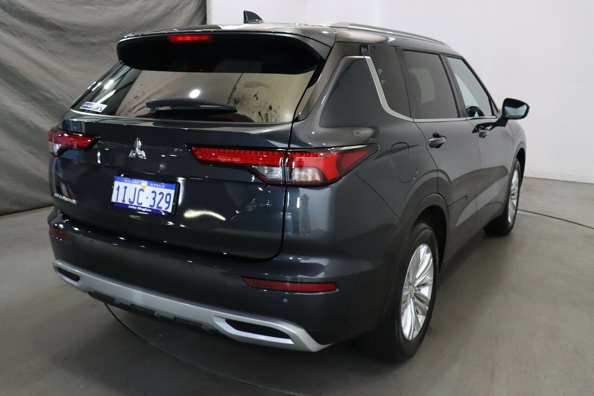 2024 Mitsubishi Outlander LS ZM