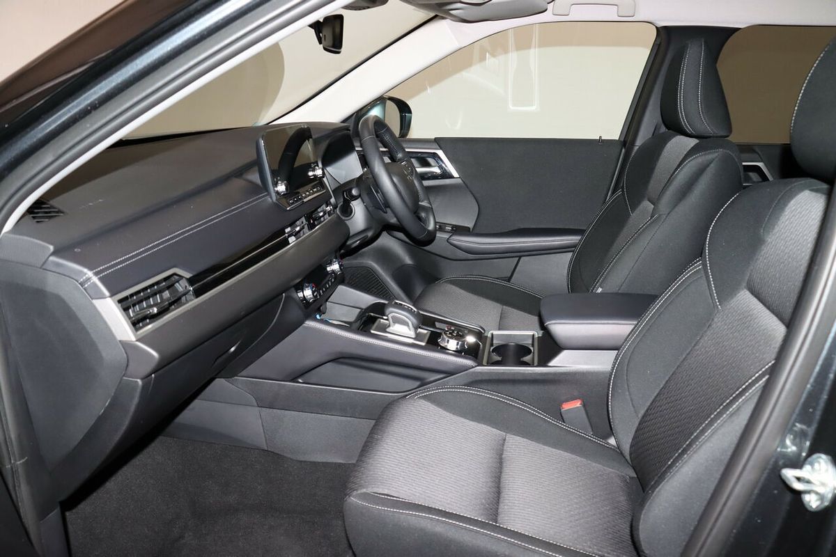 2024 Mitsubishi Outlander LS ZM