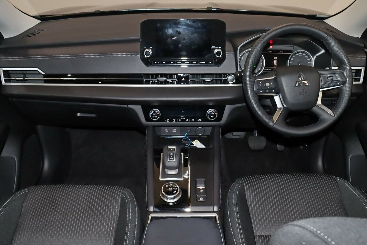 2024 Mitsubishi Outlander LS ZM