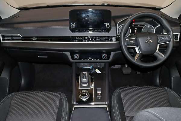 2024 Mitsubishi Outlander LS ZM