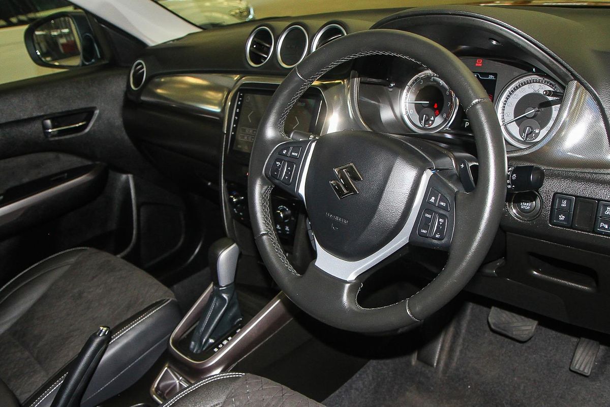 2023 Suzuki Vitara Turbo Shadow LY Series II