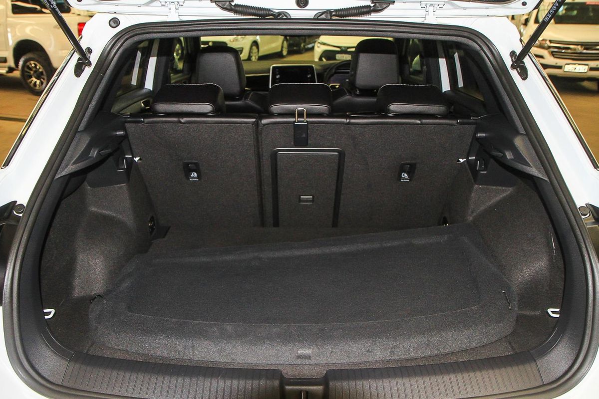 2022 Volkswagen T-Roc 140TSI R-Line D11