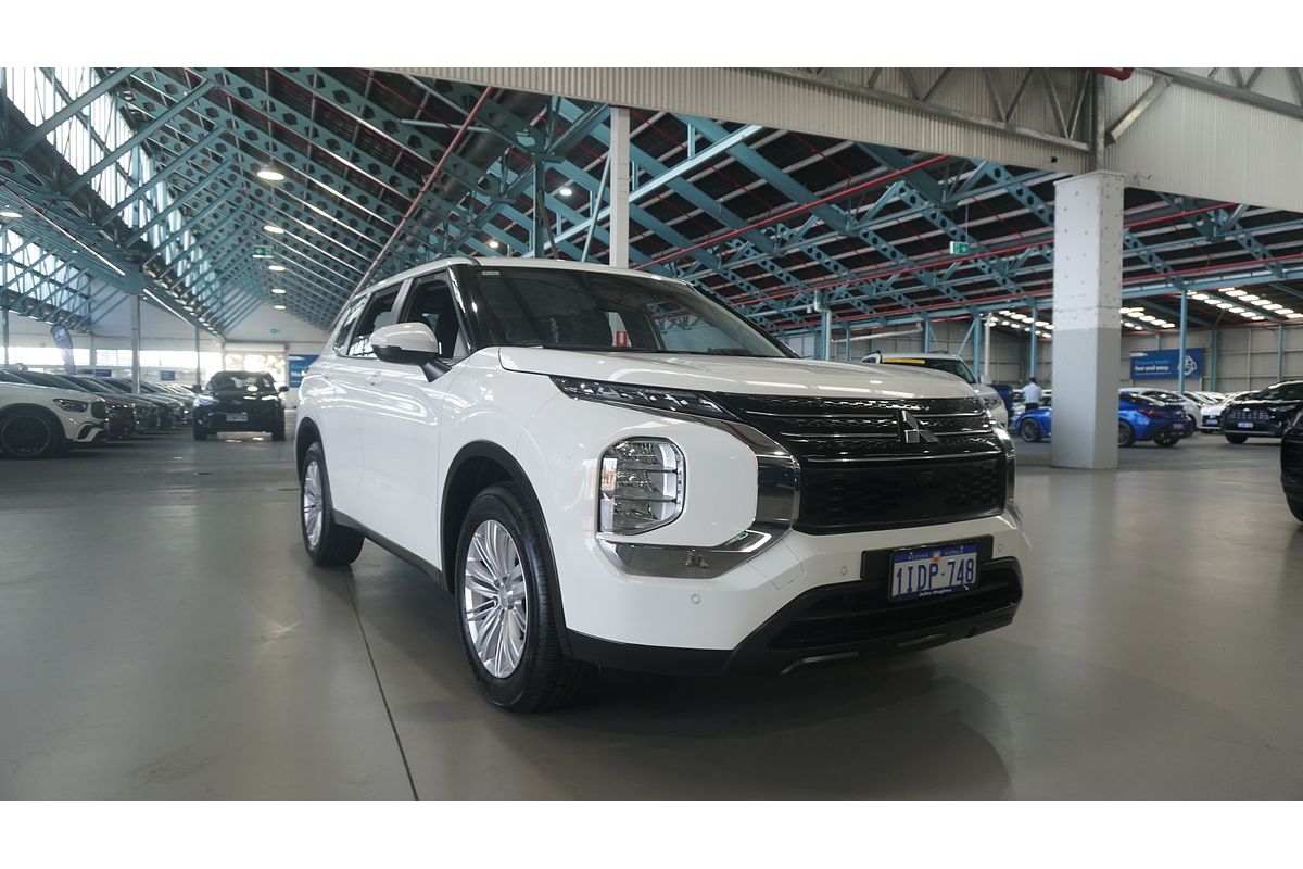2023 Mitsubishi Outlander ES ZM
