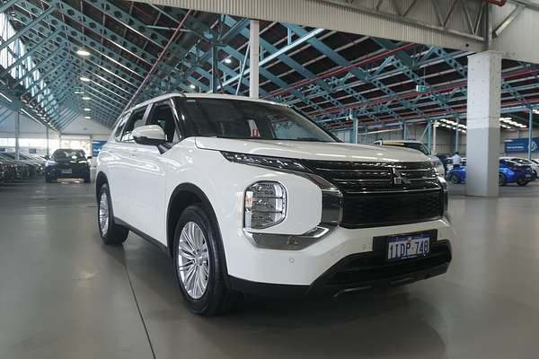 2023 Mitsubishi Outlander ES ZM