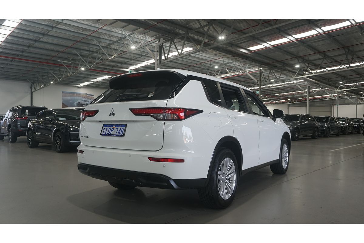 2023 Mitsubishi Outlander ES ZM