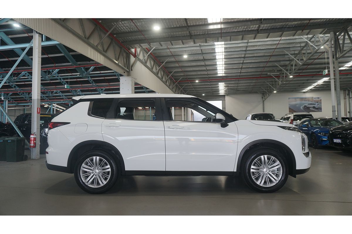 2023 Mitsubishi Outlander ES ZM
