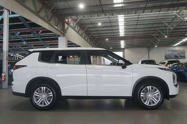 2023 Mitsubishi Outlander ES ZM