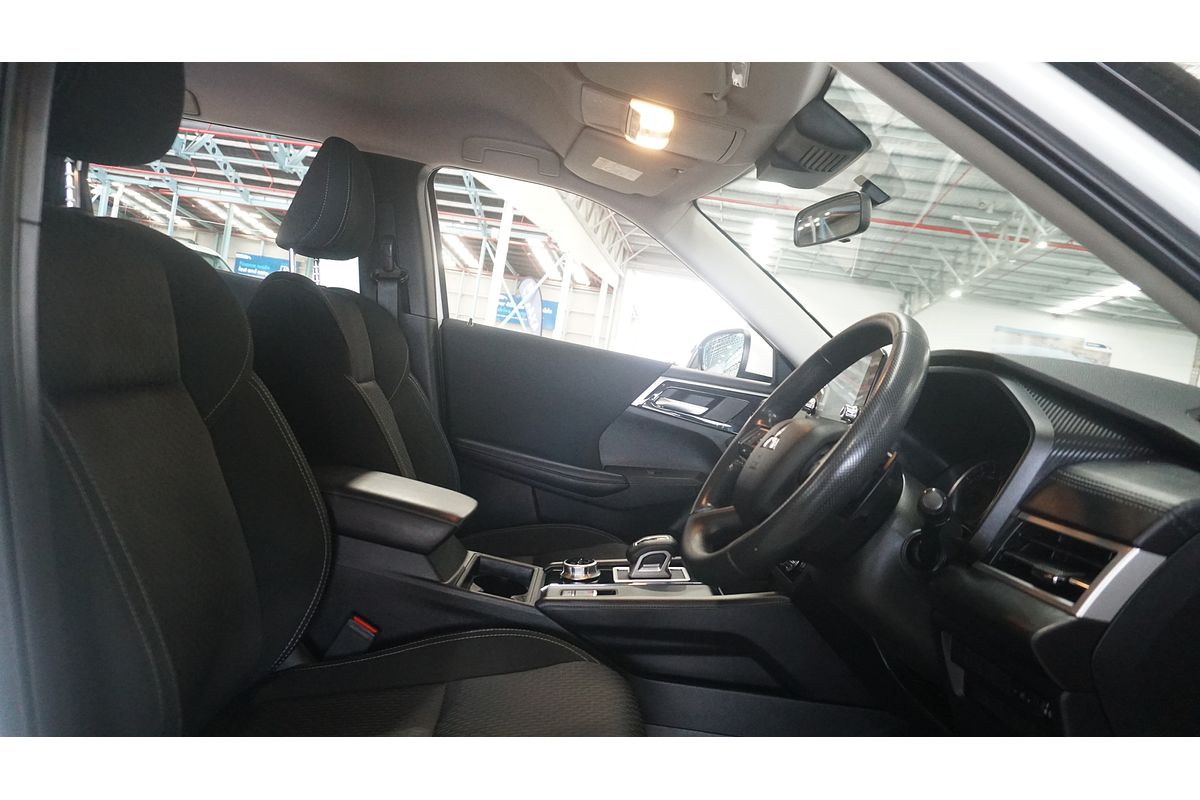 2023 Mitsubishi Outlander ES ZM