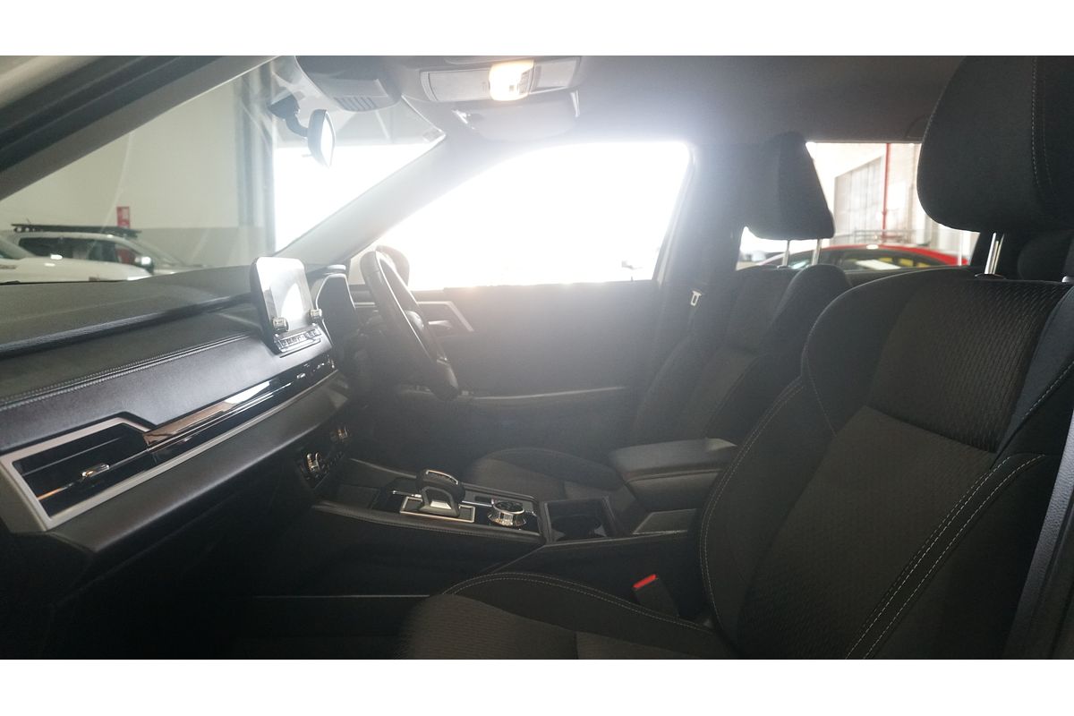 2023 Mitsubishi Outlander ES ZM