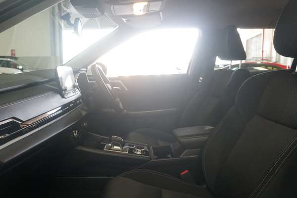 2023 Mitsubishi Outlander ES ZM